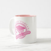 Roze Valedictorische Afstuderen Gift Tweekleurige Koffiemok (Voorkant links)