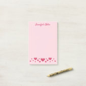 Roze Valentijnsdag-harten & aangepaste tekst Post-it® Notes (Op bureau)