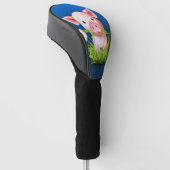 Roze varken met groen gras boven blauw golfheadcover (Schuin)