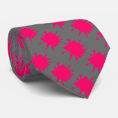 Roze verfplaat stropdas (Opgerold)