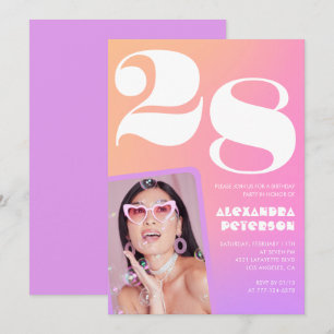 Roze verjaardagsuitnodiging 28 Retro foto met grad Kaart