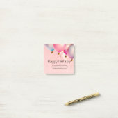 Roze verjaardagswensen post-it® notes (Op bureau)