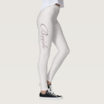 Roze verloving met stomp roos om te worden beenmer leggings<br><div class="desc">Dusty roos roze verloving bruid om t-shirt te worden geschenk. Dit prachtige antiek klassieke florale collectie zal perfect zijn voor een feestdag in de binnen- of buitentuin voor een bruiloft, een vrijgezellenfeest, een baby shower of een landelijke feestdag. Wijzig het enkel de manier u het houdt van, is het volledige...</div>