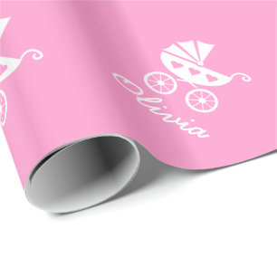 Roze verpakkend document met leuk babyvervoer cadeaupapier