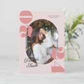 Roze Vette Typografie Klasse van 2024 Afstuderen Kaart (Staand voorkant)