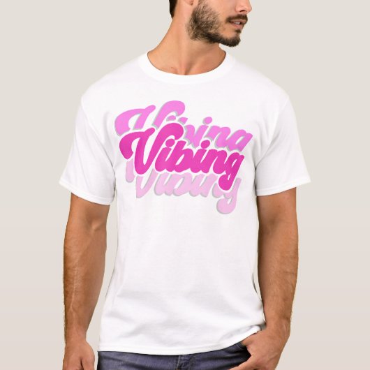 Roze Vibing Roze Kleur Grafische Roze Vibes Alleen T-shirt (Voorkant)