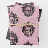 Roze Victoriaans Gotische Glam Skull en Damask Inpakpapier Vel (In situ)
