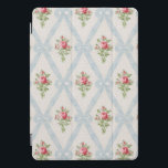 Roze Victoriaans Rozen met blauw lintrooster iPad Pro Cover<br><div class="desc">Victoriaans roze roze rozenbouquets met een diagonaal van bleke blauwe linten en bogen op een zachte achtergrond van de schaal met subtiele grijze stippen. Het ontwerp is naadloos en schaalbaar.</div>