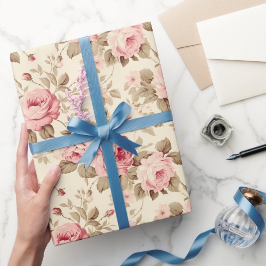Roze Vintage Rozen Cadeaupapier (Geschenken)