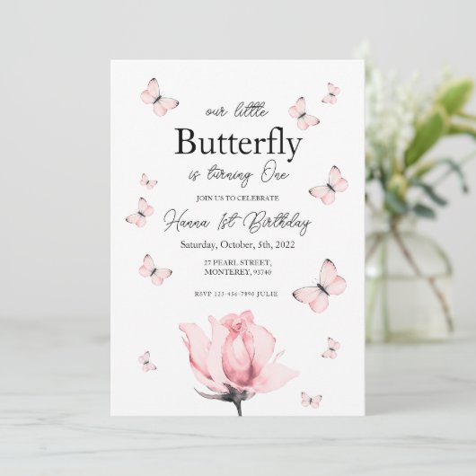 Roze vlinder eerste tweedaagse uitnodiging (Staand voorkant)