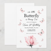 Roze vlinder eerste verjaardagsuitnodiging kaart (Voorkant / Achterkant)