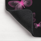 Roze Vlinders Op Zwarte Muismat (Hoek)