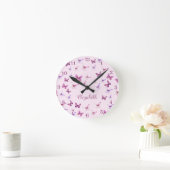 Roze Vlinders Patroon Aangepaste Naam Ronde Klok (Huis)