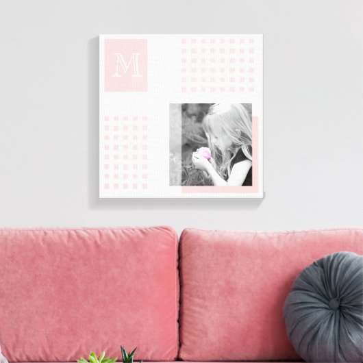 Roze voeg je foto Gingham Modern Monogram toe Canvas Afdruk (Insitu (Woonkamer))