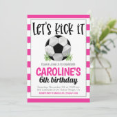 Roze Voetbal Verjaardag Uitnodiging (Staand voorkant)