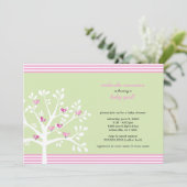 Roze vogels op witte baby shower nodigen kaart (Staand voorkant)