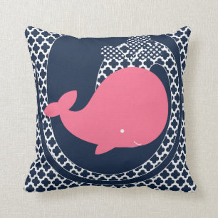 Roze walvis op marineblauw Sierkussen