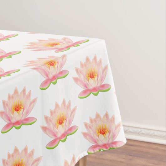Roze waterleliebloemen op wit tafelkleed (Voorbeeld)