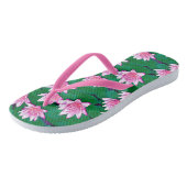Roze waterlelies op een pool teenslippers (Schuin)