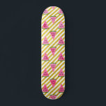 Roze watermeloen en gele streep zomerpatroon persoonlijk skateboard<br><div class="desc">Schattige roze watermeloen en geel streep zomerpatroon. Deze Fun Pink Watermelon met Black Seeds Fruit Print is perfect voor een zomerverjaardagscadeau.</div>