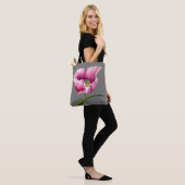 Roze waterverf bloem tote bag (Op model)