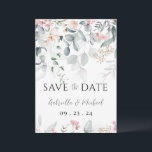 Roze Waterverf Bloemen Groen Bruiloft Save The Date<br><div class="desc">Prachtige,  stijlvolle,  roze,  delicate en crèmekleurige bloemetjes met zacht waterverf groen. Een perfecte "Save the Date" voor alle seizoenen. Meer dan verfijning. Een eenvoudige en chique typografie is ook toegevoegd om deze huwelijksherinnering af te ronden in een meer dan mooie presentatie voor al uw uitgenodigde gasten. Absoluut verbluffend.</div>