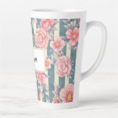 Roze Waterverf bloemen op strepen Latte Mok (Rechts)