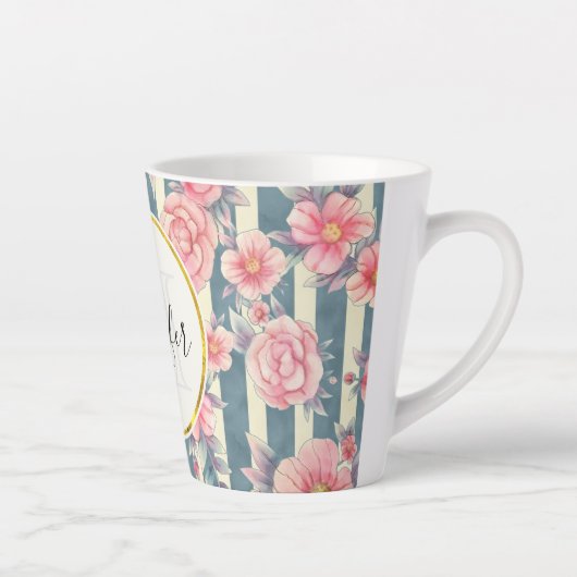 Roze Waterverf bloemen op Stripes Monogram Latte Mok (Rechts)