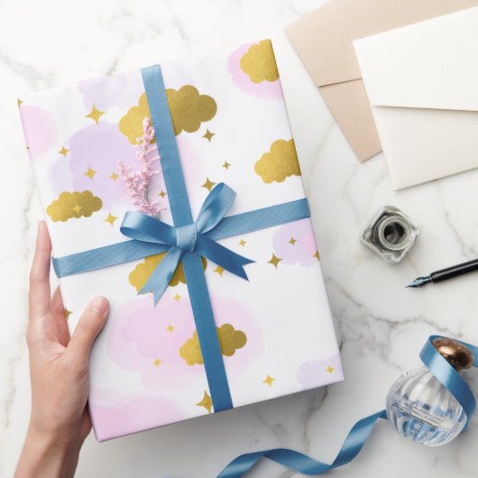 Roze Waterverf Clouds Gold Stars Sky Cadeaupapier (Geschenken)
