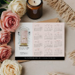 Roze Waterverf Door Real Estate 2025 Kalender Briefkaart<br><div class="desc">Mooie en elegante vastgoedbusiness 2024 postkaartenkalender. Ons ontwerp is voorzien van onze eigen handbeschilderde waterverf blush roze voordeur. Geaccentueerd met aanrakingen van goud op de brievenbusgroef, deurhandvat, en deurkickplate. Moderne zwarte buitenwandlampen en een jute welkomstdeurmat maken dit charmante vastgoedontwerp compleet. Personaliseer met uw bedrijfsnaam en optionele tekst boven de deuropening...</div>
