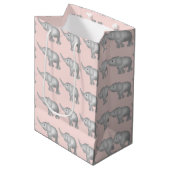 Roze Waterverf Elephant Patroon Medium Cadeauzakje (Voorkant Gekanteld)