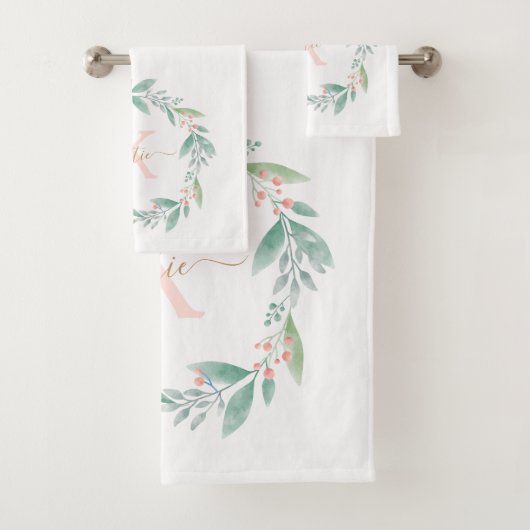 Roze Waterverf Floral Wreator Monogram Bad Handdoek (Insitu)