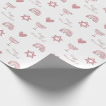 Roze Waterverf Hanukkah-pakpapier Cadeaupapier<br><div class="desc">Deze roze Waterverf ster van David Wrapping Paper heeft een patroon van harten,  regenbogen en Star van David. Het is het perfecte girale verpakkingspapier voor Hanukkah.</div>