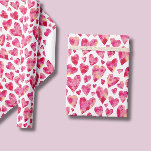 Roze waterverf hartpatroon met liefde cadeaupapier