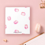 Roze Waterverf Kisses - Naam Notitieblok<br><div class="desc">Chic-notitieblok met veel roze lippenstift gevuld met waterverf. Personaliseer je met jouw naam in moderne zwarte letters.</div>