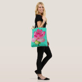 Roze waterverf lotus fine art. tote bag (Op model)