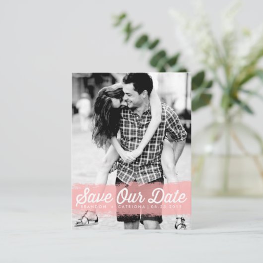 Roze Waterverf plastic bespaart ons datumBriefkaar Aankondigingskaart (Staand voorkant)