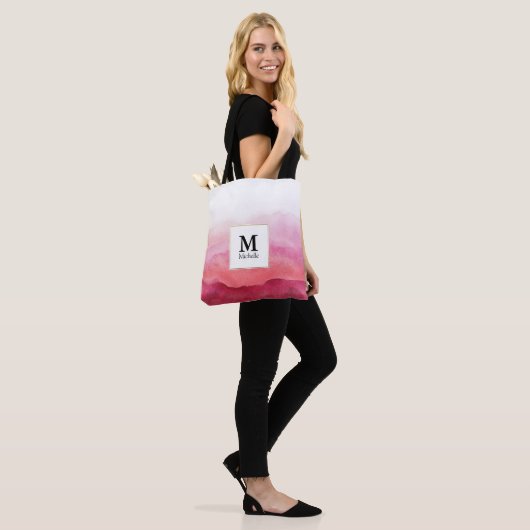 Roze Waterverf Waves Monogram Canvas tas (Op model)