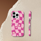Roze Wavy Checkerboard Daisy iPhone 15 16 hoesjes