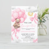 Roze We kunnen bijna wachten op Baby shower uitnod Kaart (Staand voorkant)