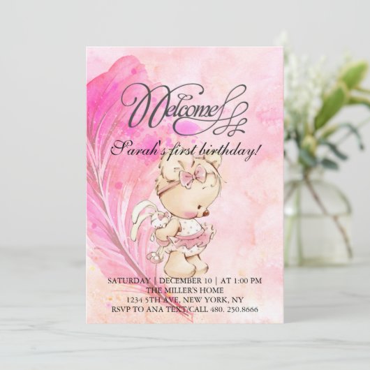 Roze wereld met magische veer, verjaardag voor mei kaart (Staand voorkant)