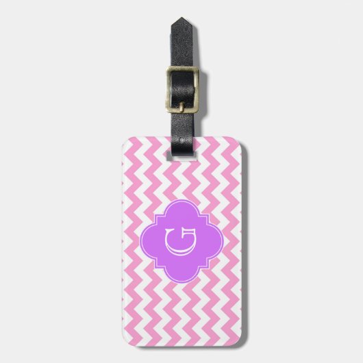Roze Wht Chevron Zigzag Lila Quatrefoil Monogram Bagagelabel (Voorkant verticaal)
