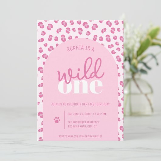 Roze Wild One Girl Eerste Verjaardag Uitnodiging (Staand voorkant)