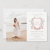 Roze Wildbloem Monogram Crest Foto Birthday Kaart (Voorkant)