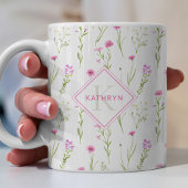 Roze Wilde Bloem Geïllustreerd Monogram Koffiemok