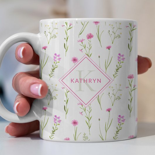 Roze Wilde Bloem Geïllustreerd Monogram Koffiemok