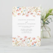 Roze wilde bloemen bruiloft uitnodiging (Staand voorkant)