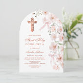 Roze wilde bloemen en bogen boog eerste communie kaart (Staand voorkant)
