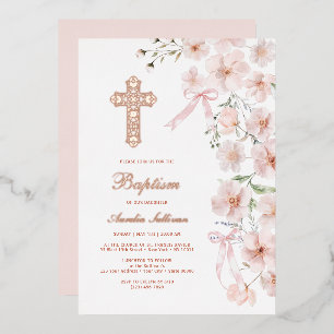 Roze wilde bloemen en linten boog doop folie uitnodiging