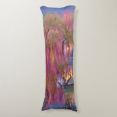 Roze wilde boom op zonsondergang door de vijver lichaamskussen (Voorkant Verticaal)